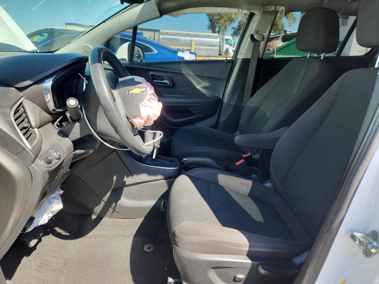 2017 Chevrolet Trax Ls VIN: KL7CJKSB8HB049321 Lot: 80999625