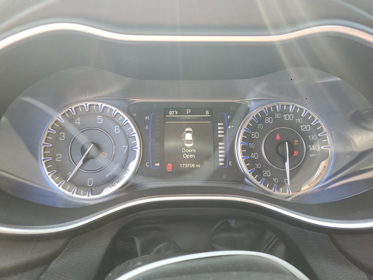 2015 Chrysler 200 Limited VIN: 1C3CCCAB1FN555674 Lot: 80073785