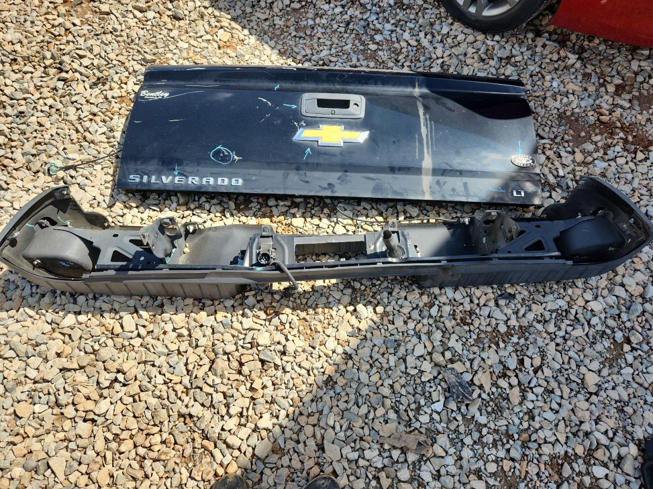 2018 Chevrolet Silverado K1500 Lt VIN: 3GCUKREC5JG151366 Lot: 81404565