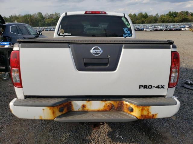 Pickups NISSAN FRONTIER 2012 Biały
