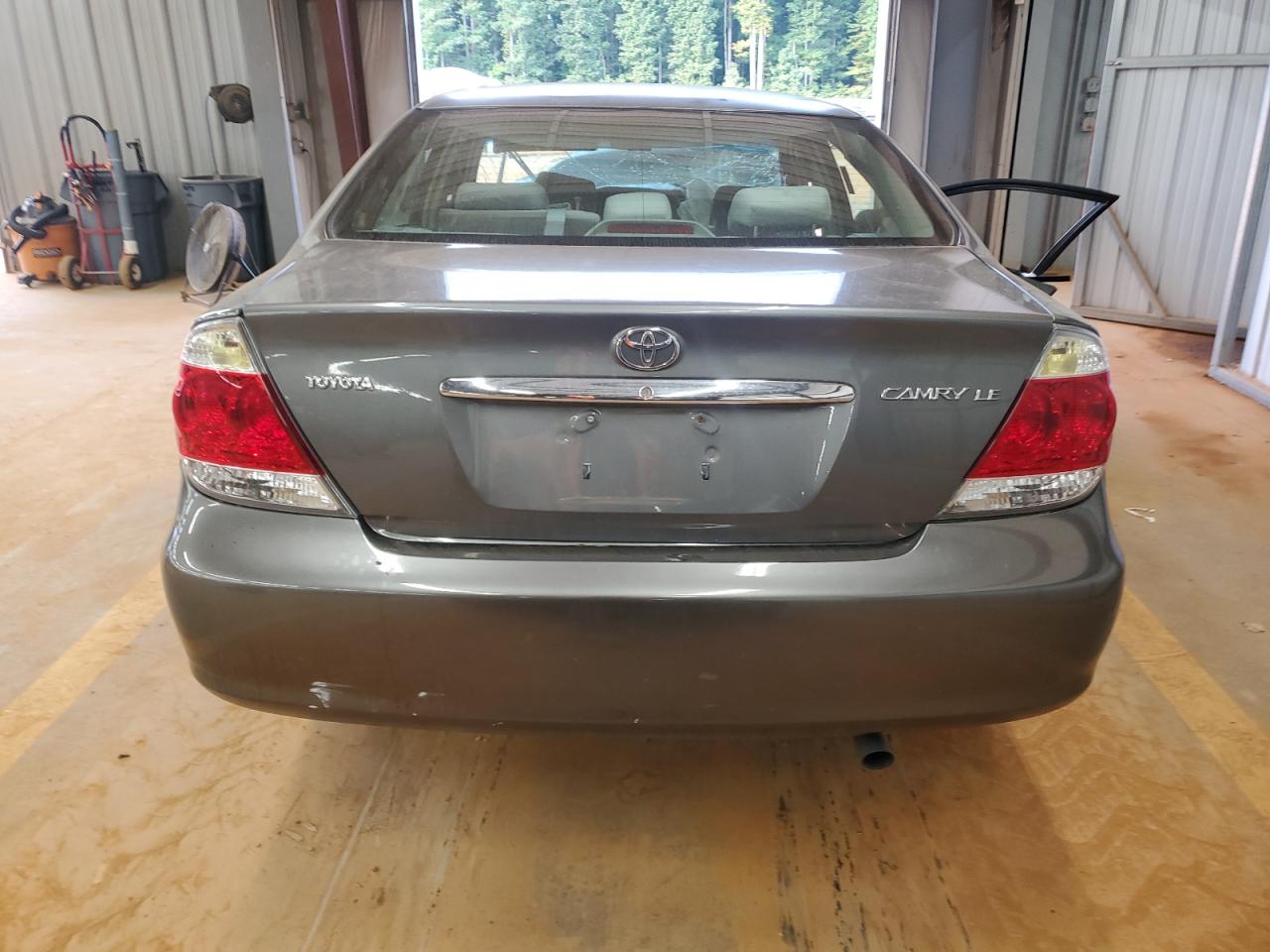2005 Toyota Camry Le VIN: 4T1BE32K35U517203 Lot: 81188375
