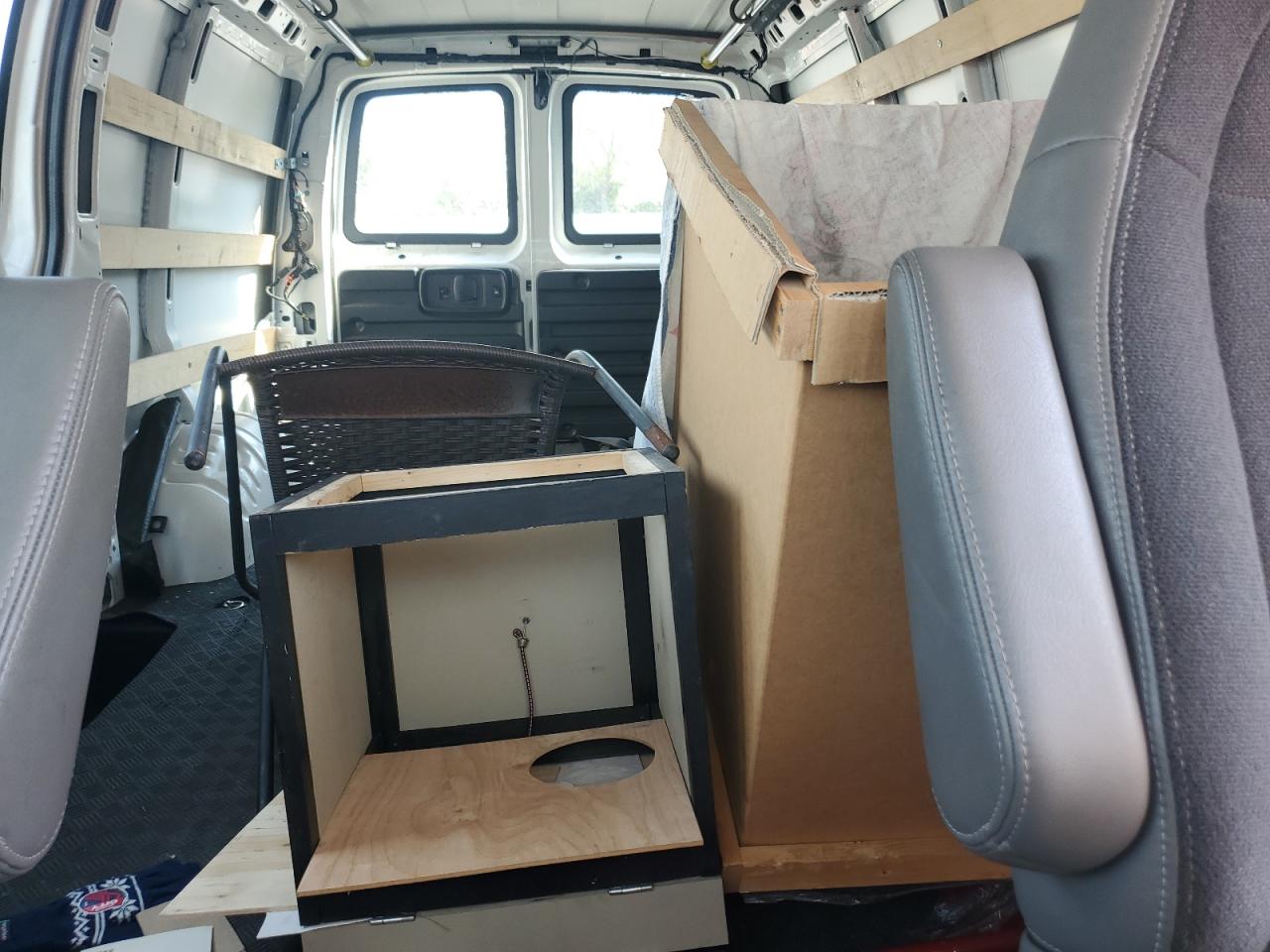 2019 Chevrolet Express G2500 VIN: 1GCWGAFG2K1319736 Lot: 80499055