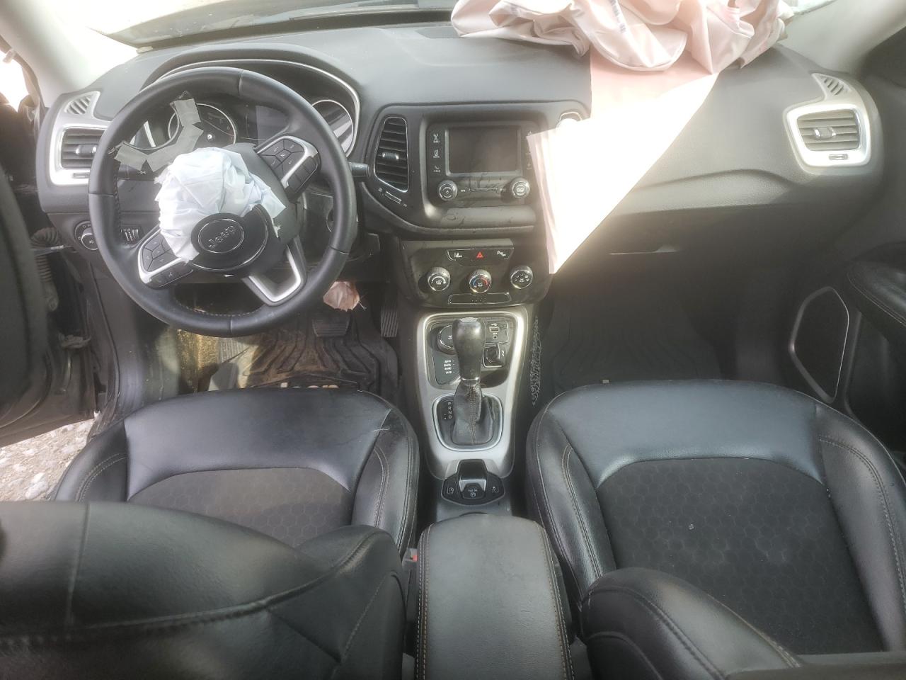 2018 Jeep Compass Latitude VIN: 3C4NJDBBXJT391137 Lot: 81267425