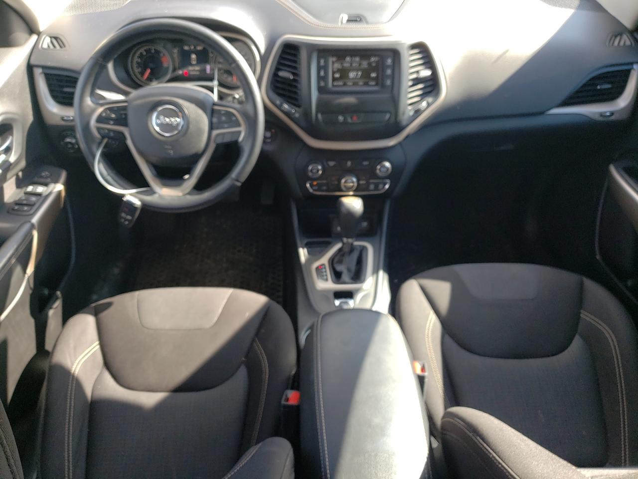 2018 Jeep Cherokee Latitude VIN: 1C4PJLCB2JD583773 Lot: 84033055