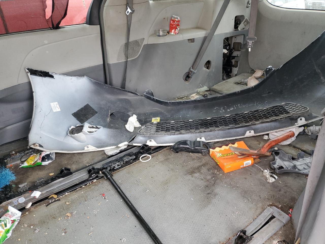 2012 Toyota Sienna Le VIN: 5TDKK3DC9CS225253 Lot: 81775445