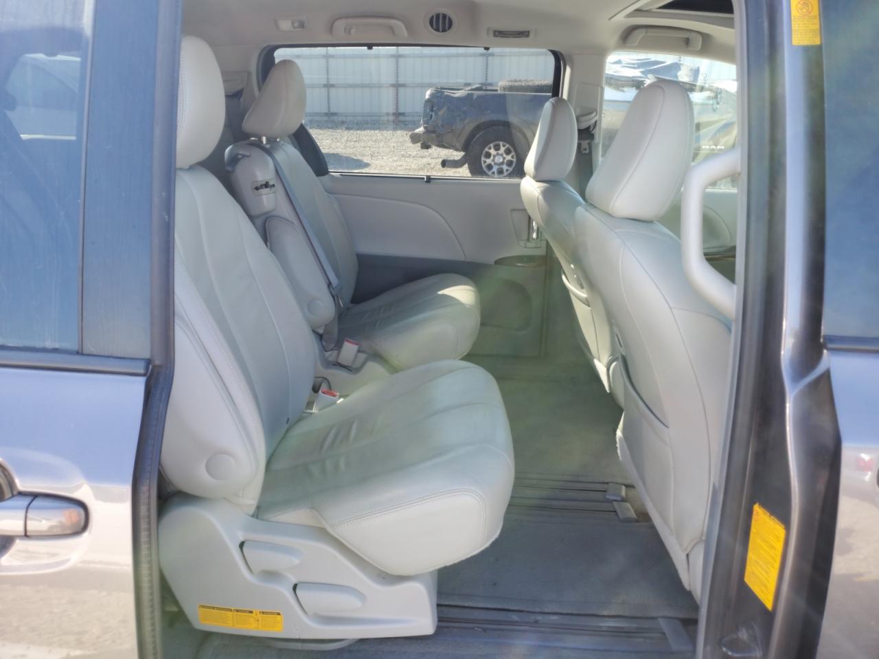 2014 Toyota Sienna Xle VIN: 5TDYK3DC6ES503572 Lot: 84438375