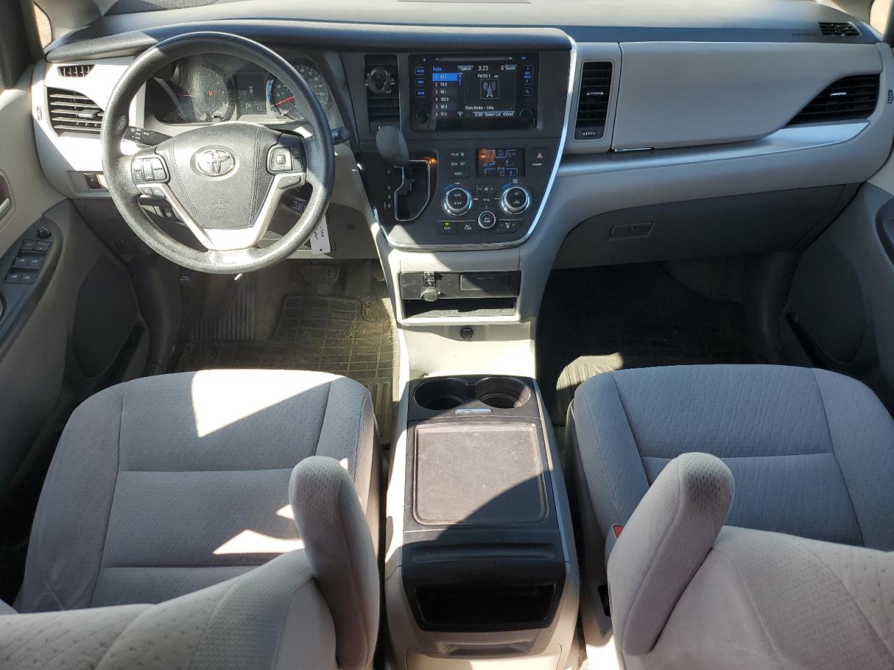 2016 Toyota Sienna Le VIN: 5TDKK3DC2GS741802 Lot: 80831925