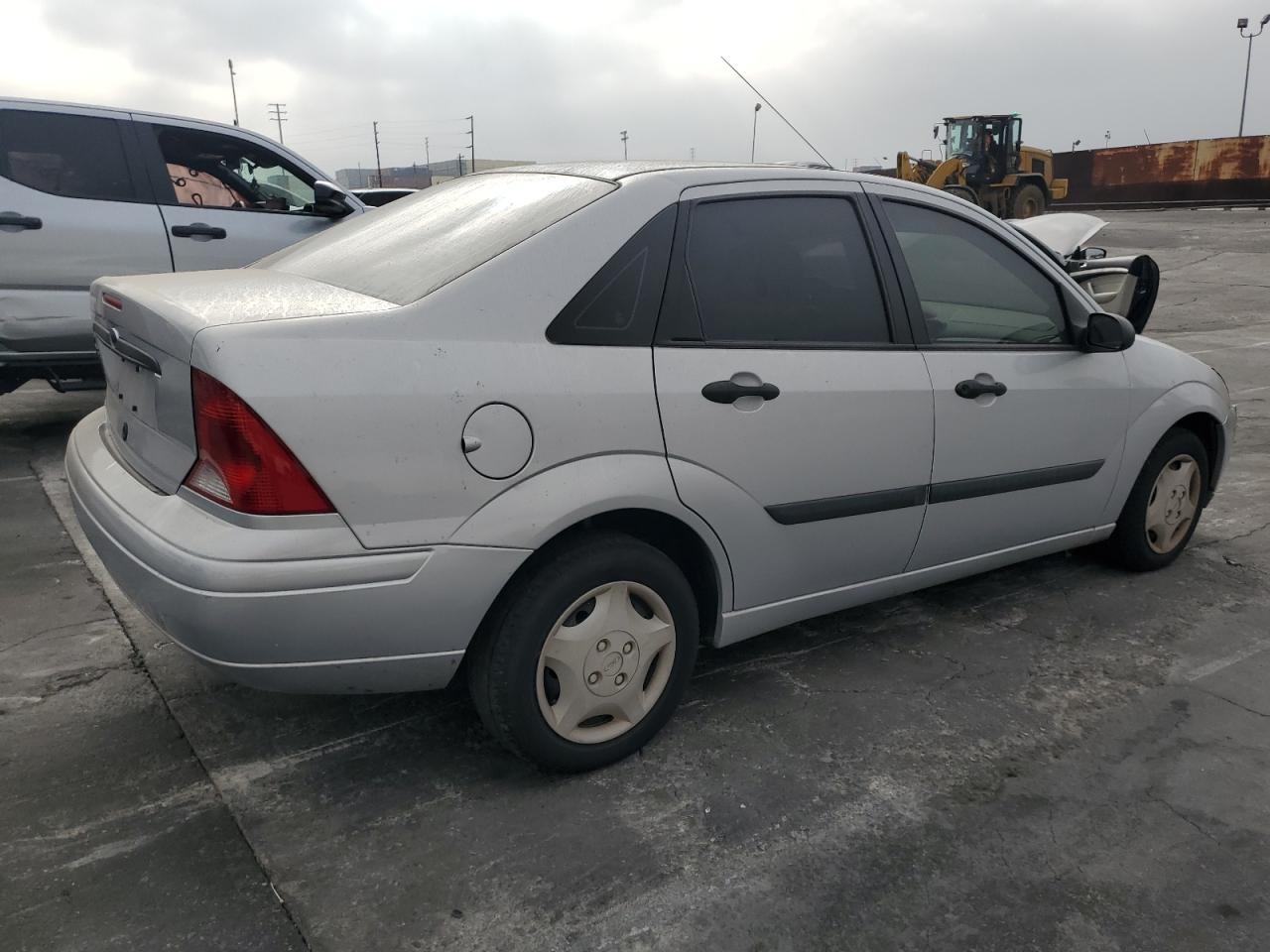 2002 Ford Focus Lx silver sedan gas 1FAFP33P32W140422 photo #4