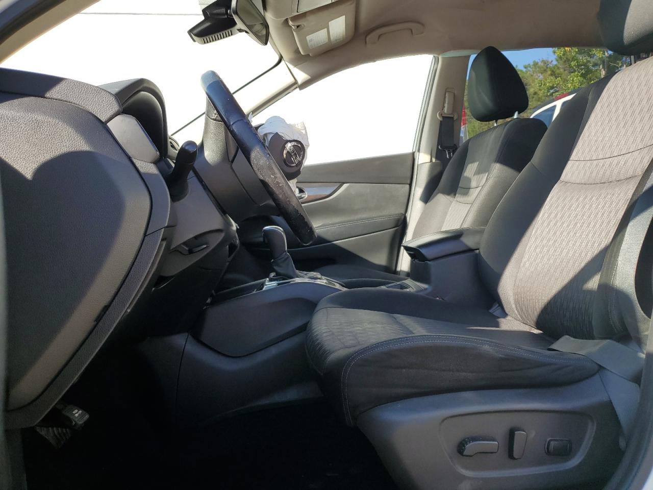 2020 Nissan Rogue S VIN: JN8AT2MT2LW013687 Lot: 84807455