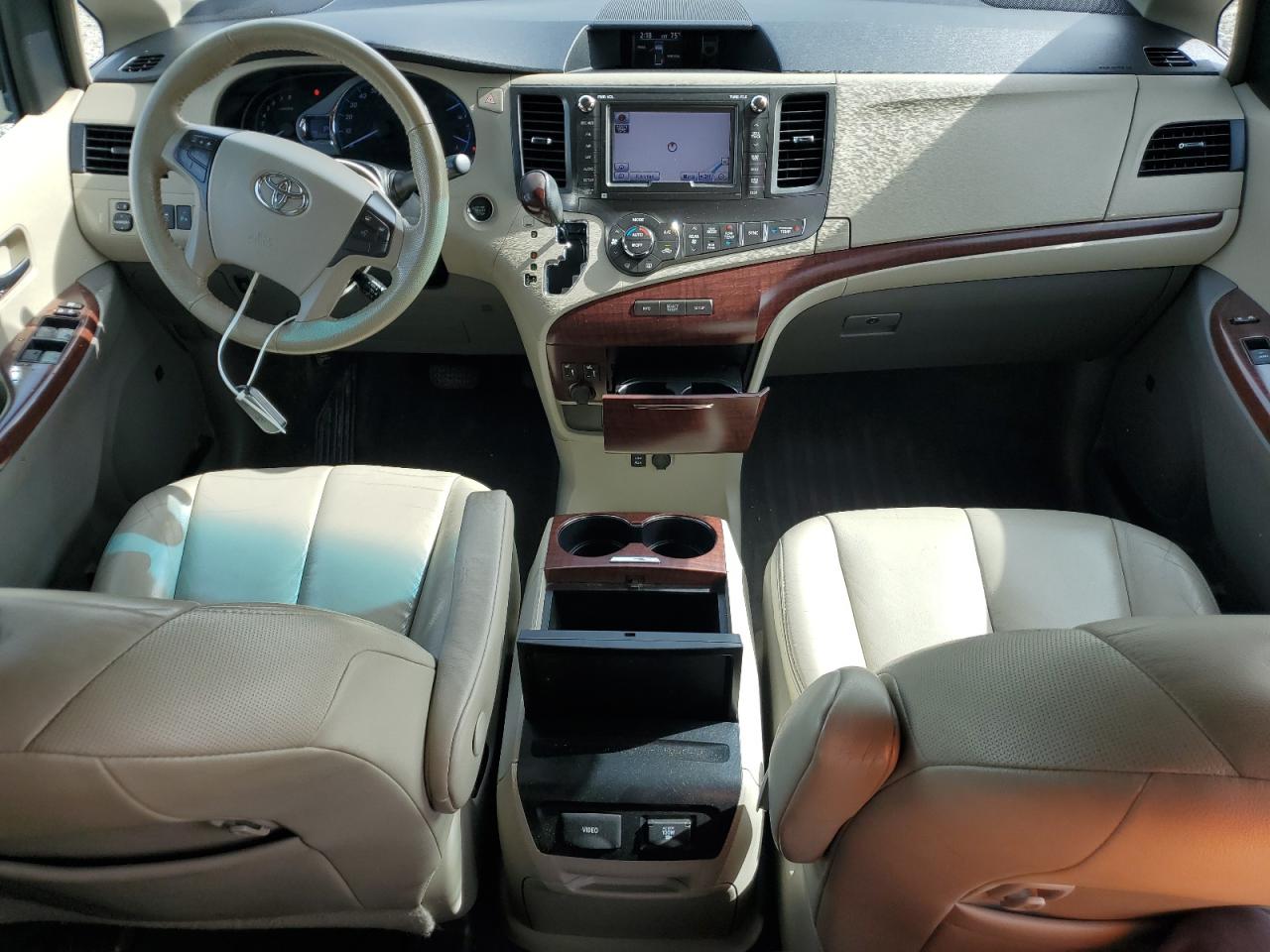 2011 Toyota Sienna Xle VIN: 5TDYK3DC8BS106117 Lot: 83887265