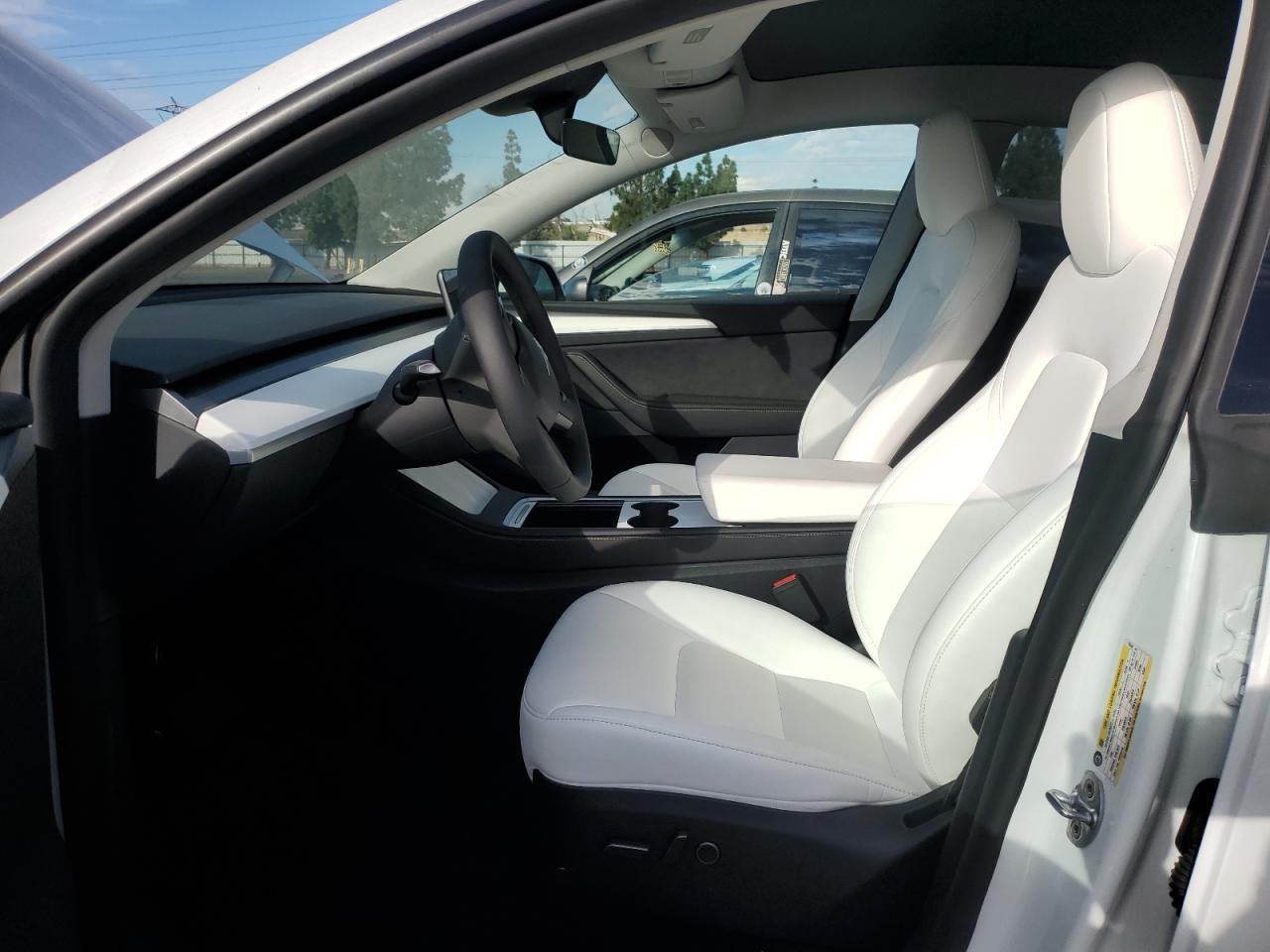 2024 Tesla Model Y VIN: 7SAYGAEE4RF176544 Lot: 81506075