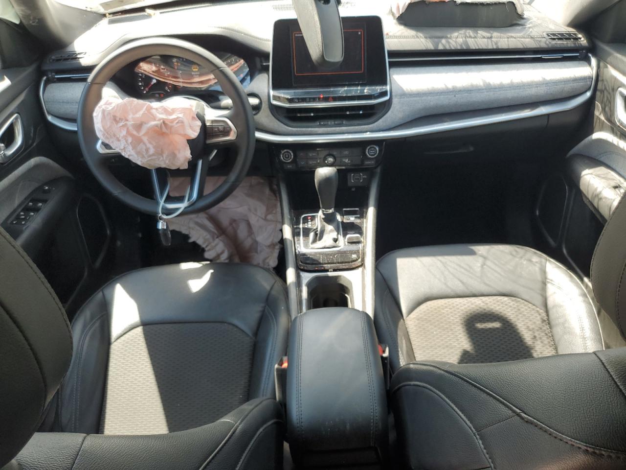 2025 Jeep Compass Latitude VIN: 3C4NJDBNXST501552 Lot: 81246555