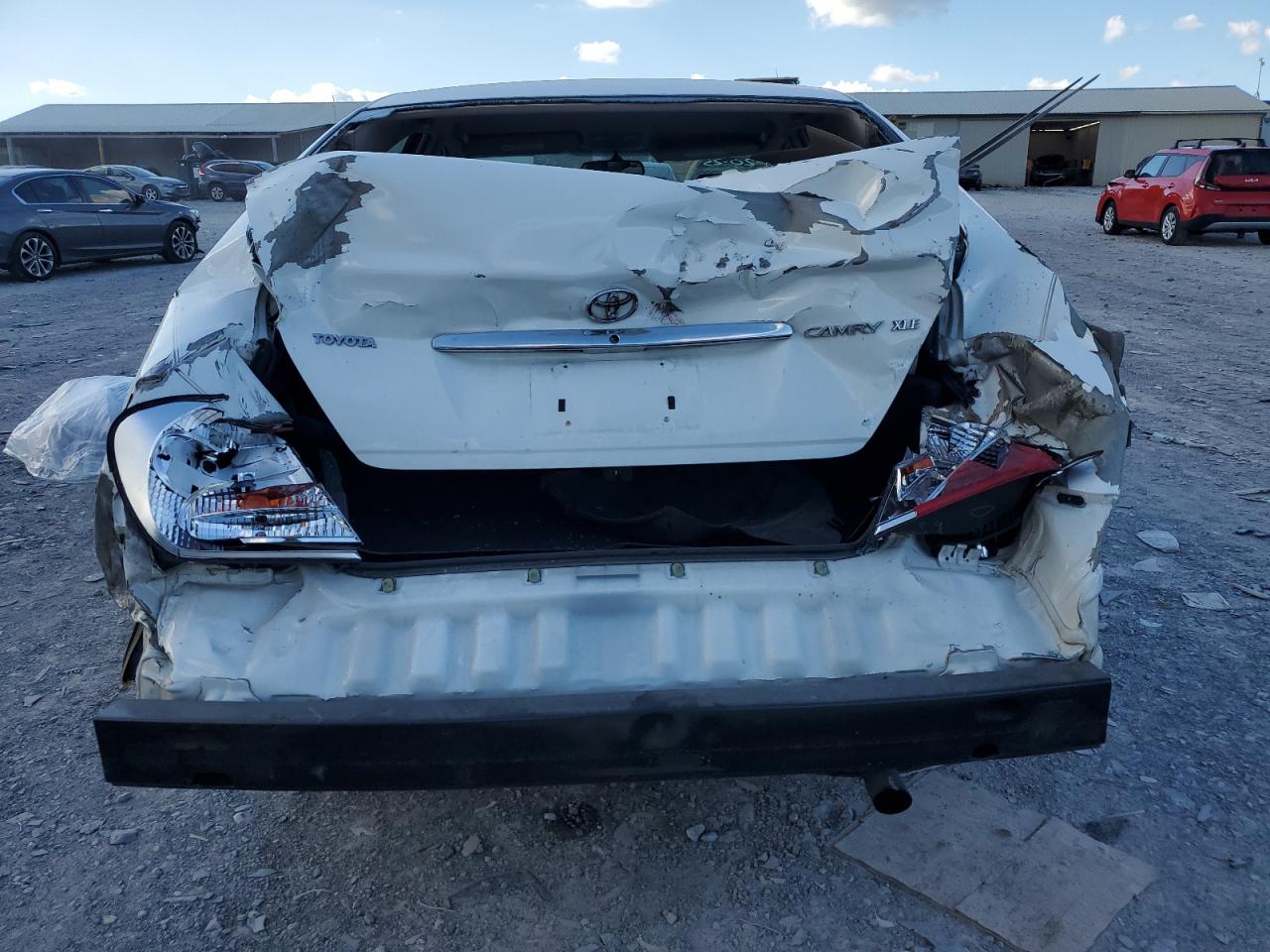 2002 Toyota Camry Le VIN: 4T1BE32K52U112567 Lot: 84189535