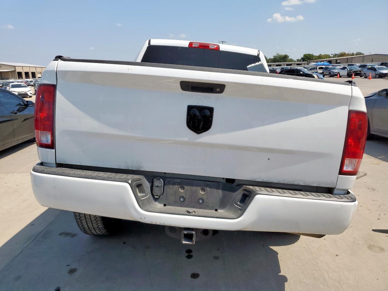 2019 Ram 1500 Classic Tradesman VIN: 3C6JR6AG1KG677993 Lot: 81064025