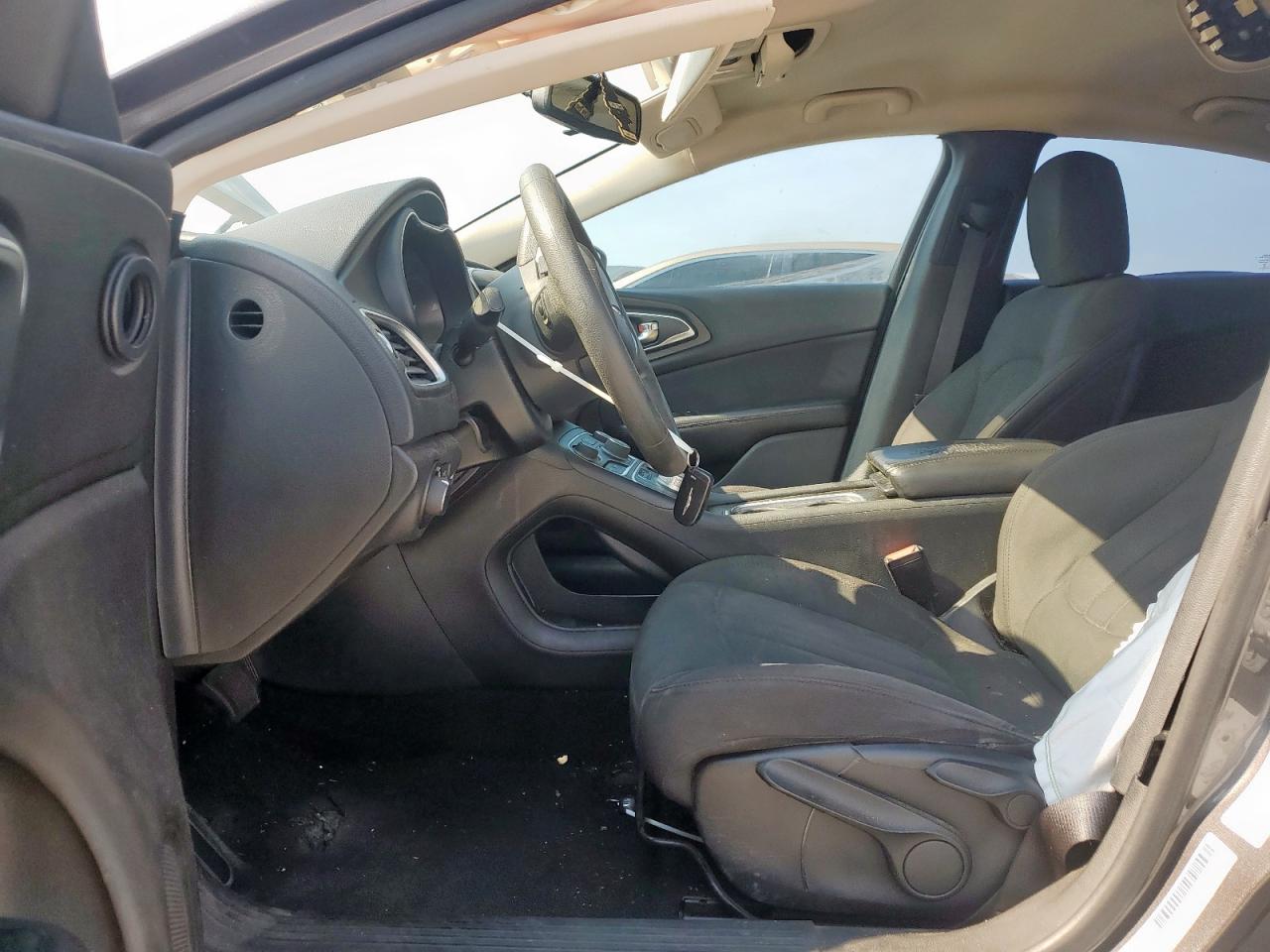 2015 Chrysler 200 Limited VIN: 1C3CCCAB0FN592134 Lot: 81663505