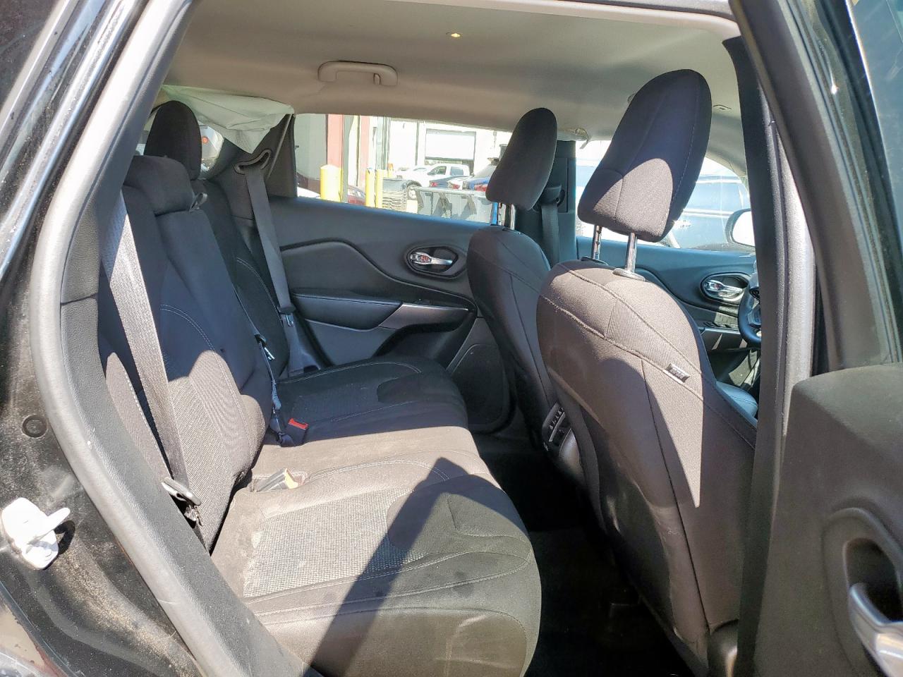 2019 Jeep Cherokee Latitude VIN: 1C4PJLCBXKD486404 Lot: 81214195