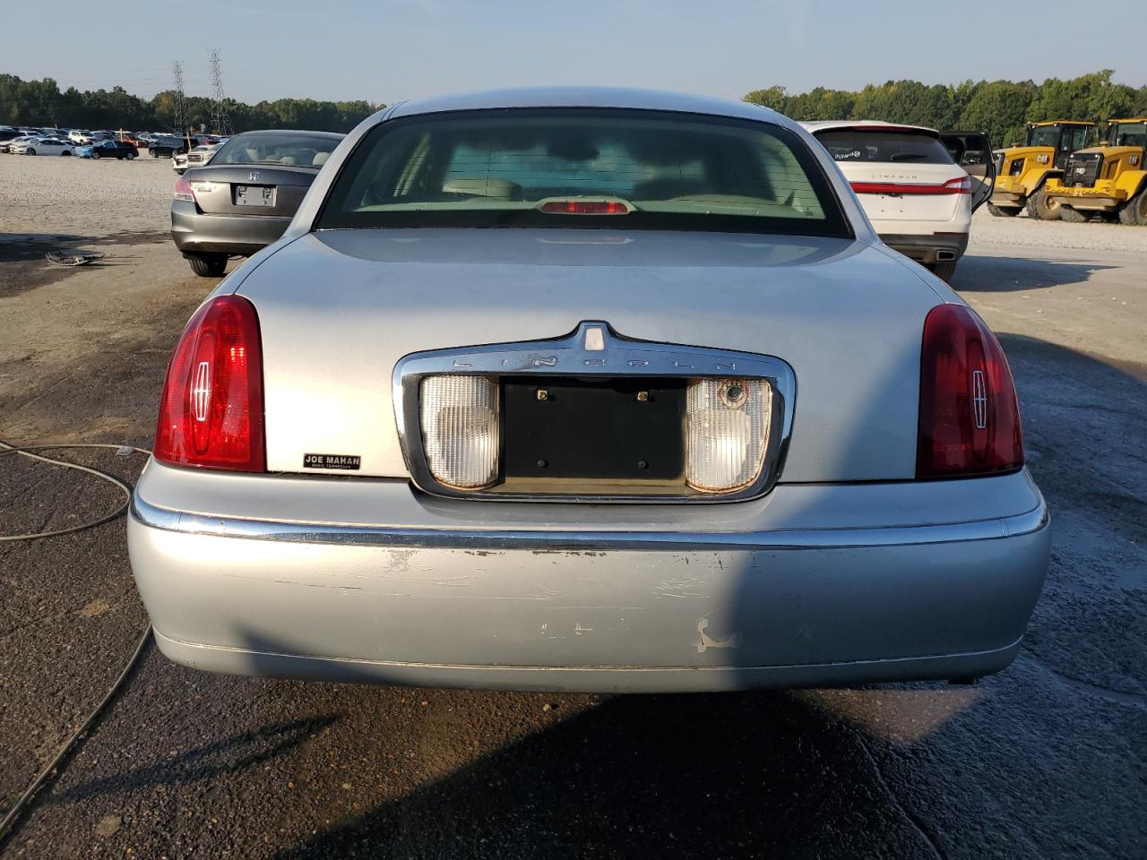 2002 Lincoln Town Car Executive VIN: 1LNHM81W32Y611360 Lot: 81111845