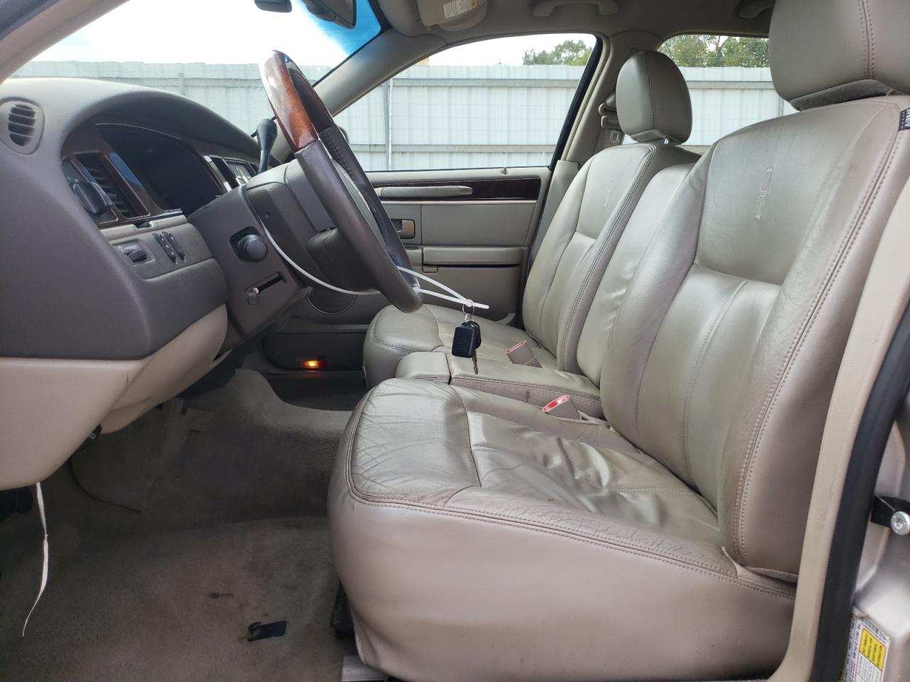 2009 Lincoln Town Car Signature Limited VIN: 2LNHM82V29X636749 Lot: 81804445