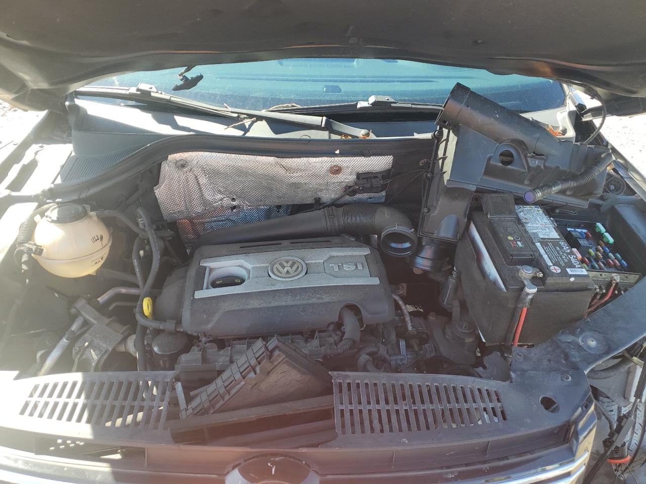 2018 Volkswagen Tiguan Limited VIN: WVGBV7AX0JK003951 Lot: 81550705