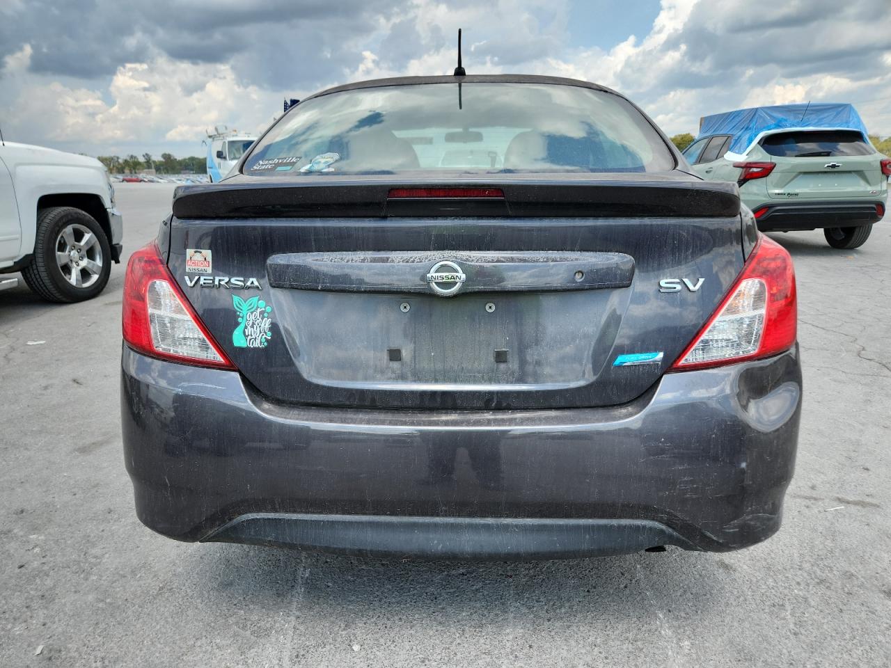 2015 Nissan Versa S VIN: 3N1CN7AP5FL860218 Lot: 71298235