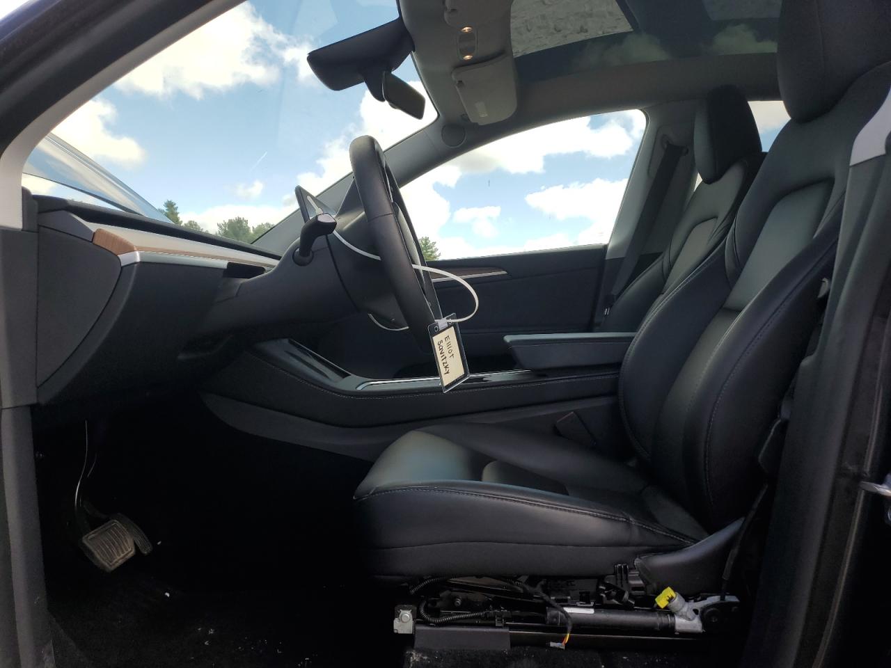 2025 Tesla Model Y VIN: 7SAYGDEE0SA338769 Lot: 81674275