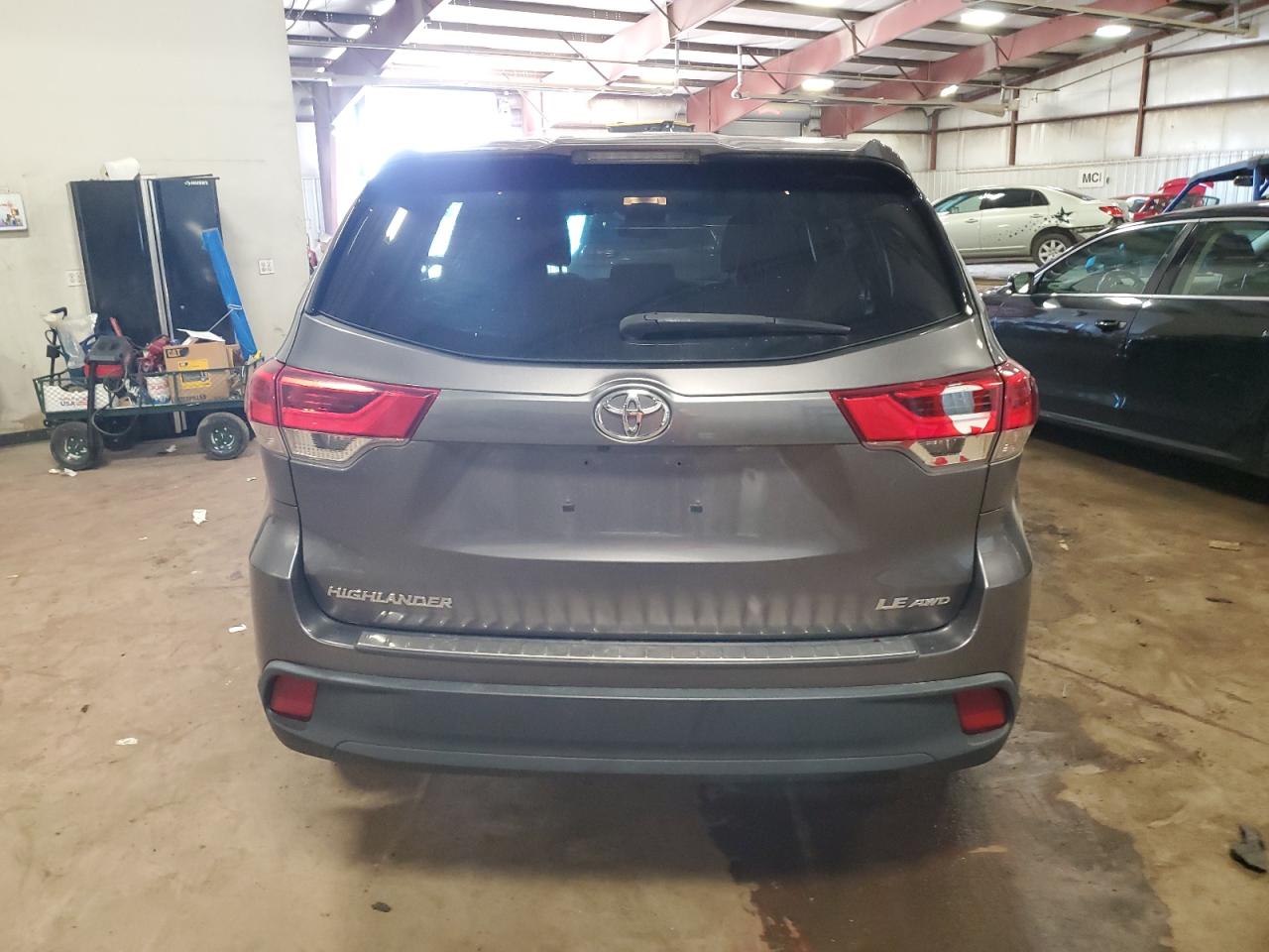 2019 Toyota Highlander Le VIN: 5TDBZRFH2KS999463 Lot: 71450875