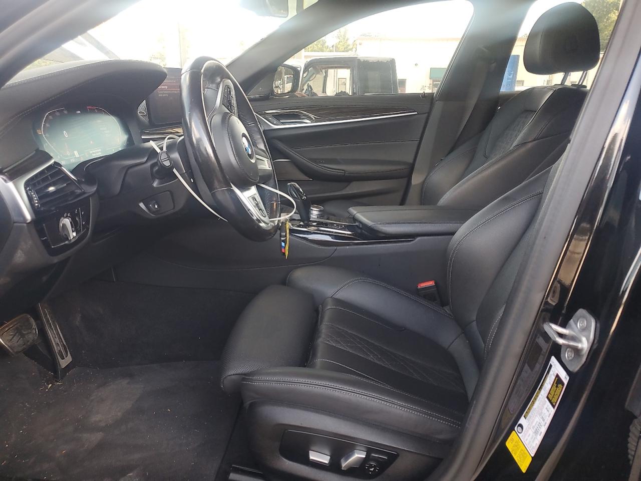 Фото: WBA53BH00NCJ43210