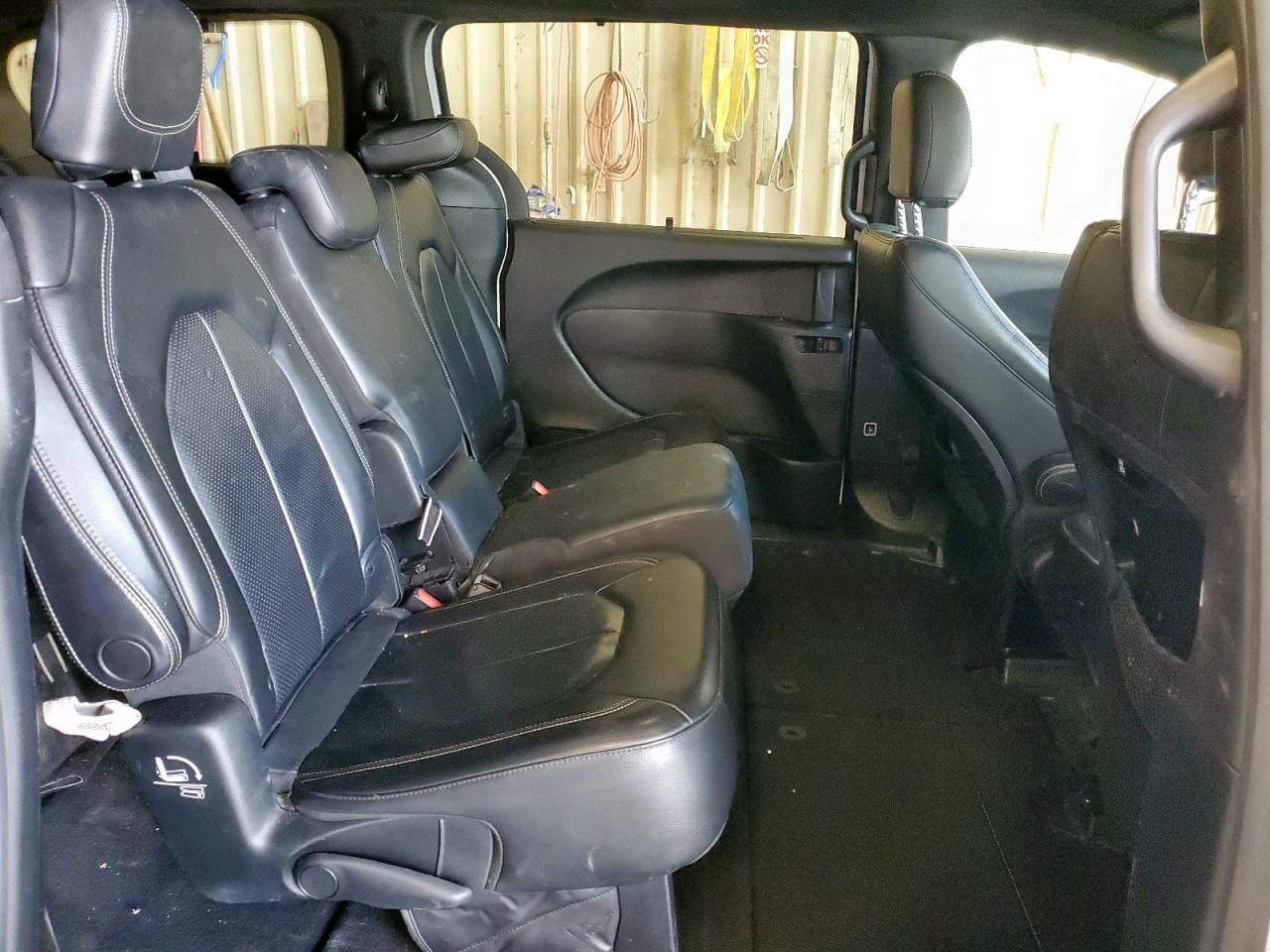 2018 Chrysler Pacifica Touring L VIN: 2C4RC1BG5JR182574 Lot: 81159295