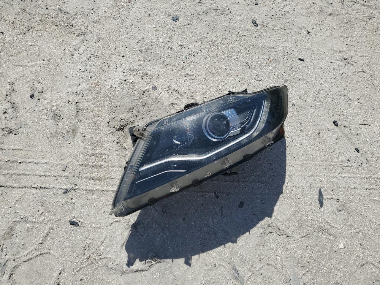 2017 Lincoln Mkx Select VIN: 2LMPJ8KR8HBL44188 Lot: 80898555