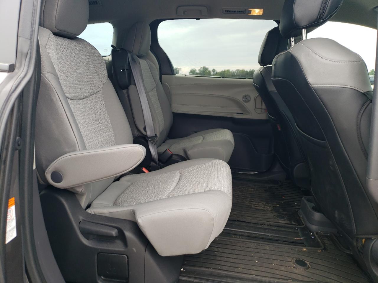 2022 Toyota Sienna Le VIN: 5TDKRKEC6NS105062 Lot: 83953475