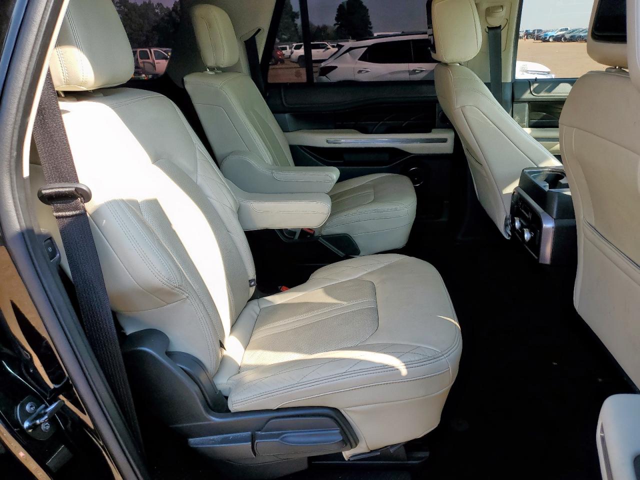 2018 Ford Expedition Max Platinum VIN: 1FMJK1LT2JEA10121 Lot: 81075855