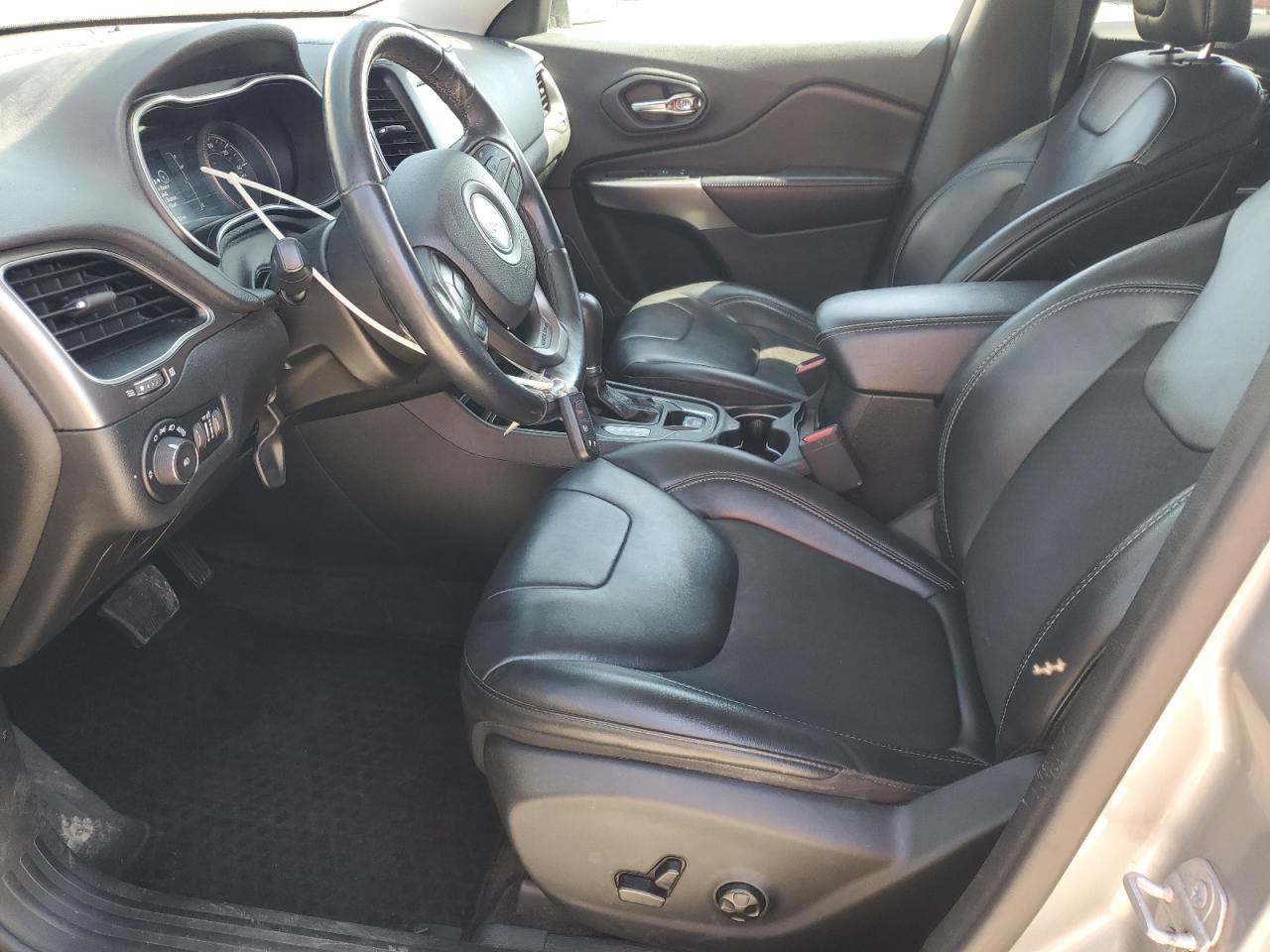 2019 Jeep Cherokee Latitude Plus VIN: 1C4PJLLN3KD100576 Lot: 81036585