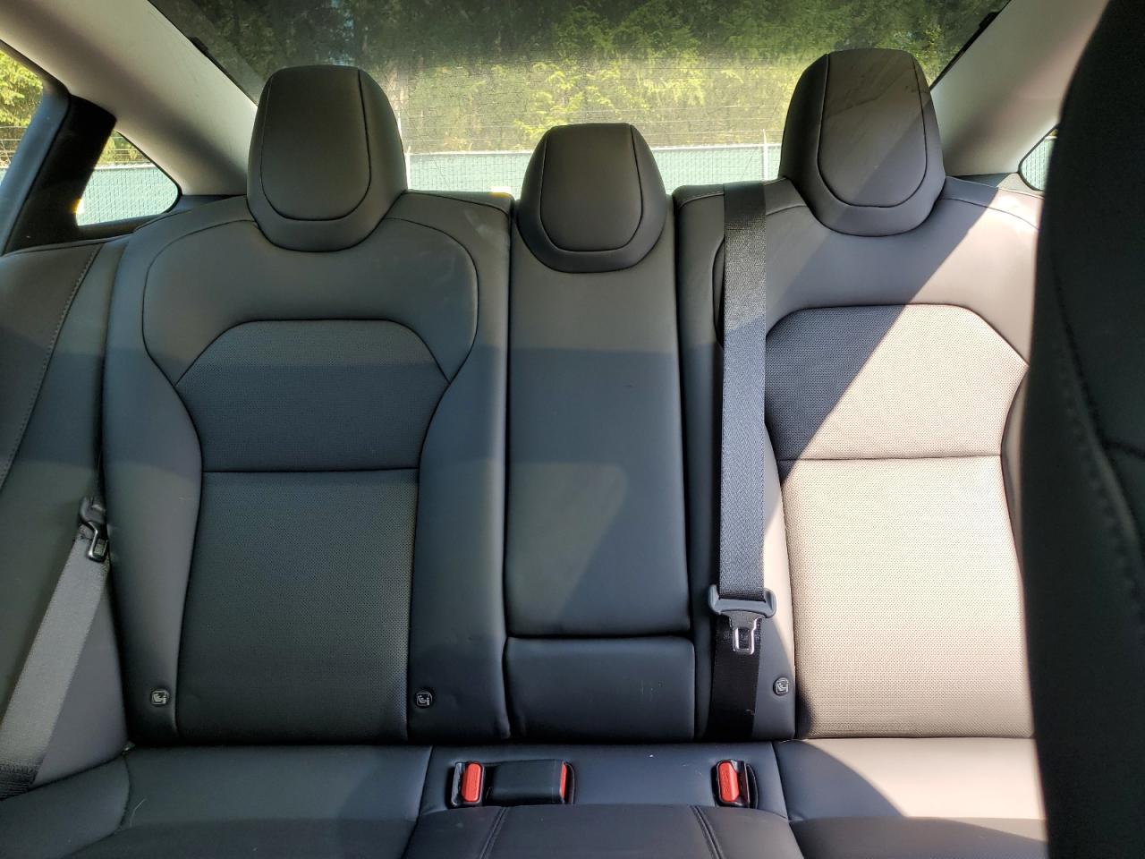 2025 Tesla Model 3 VIN: 5YJ3E1EA2SF933540 Lot: 70852325