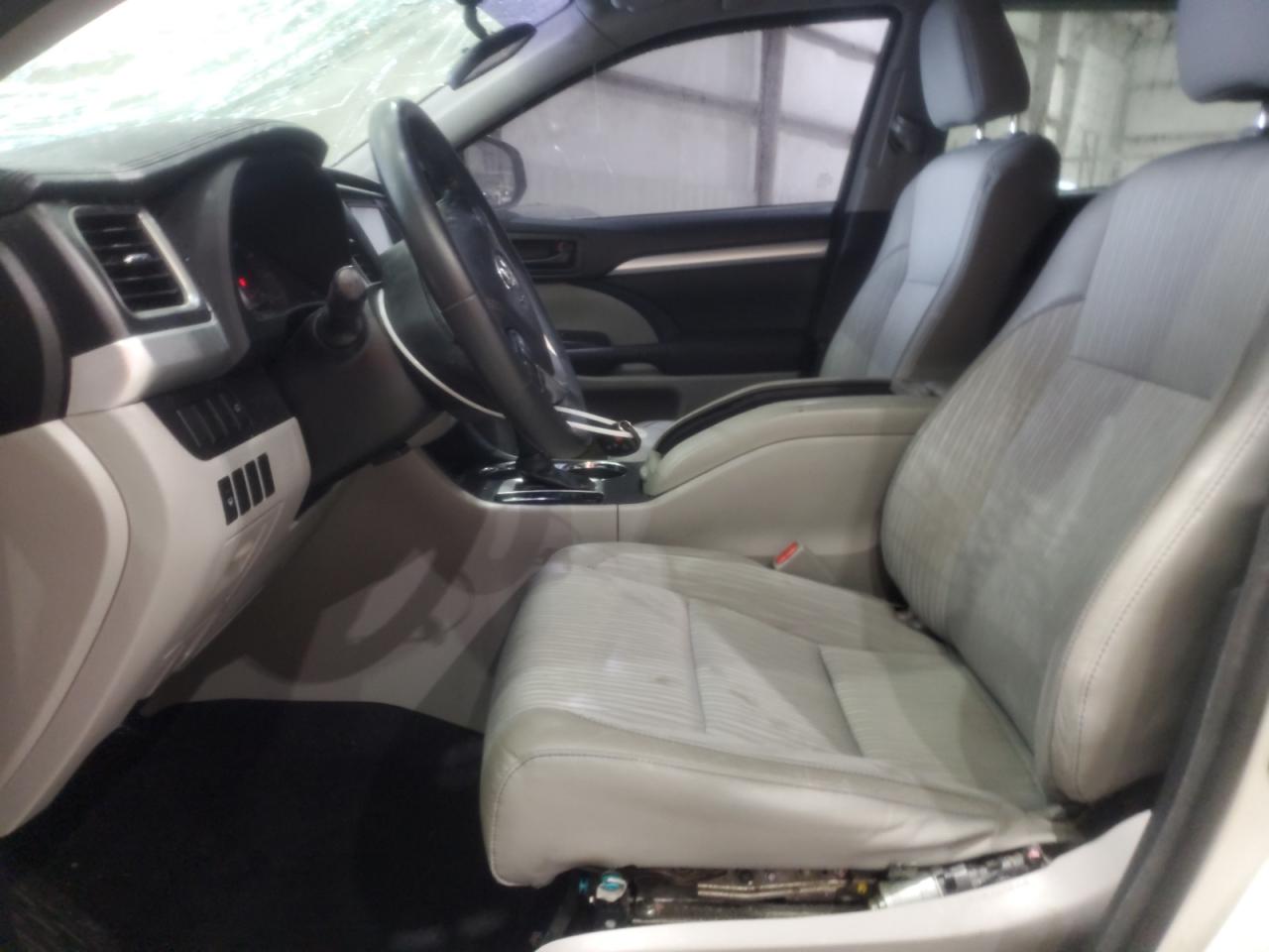 2015 Toyota Highlander Le VIN: 5TDBKRFH4FS197085 Lot: 70947085