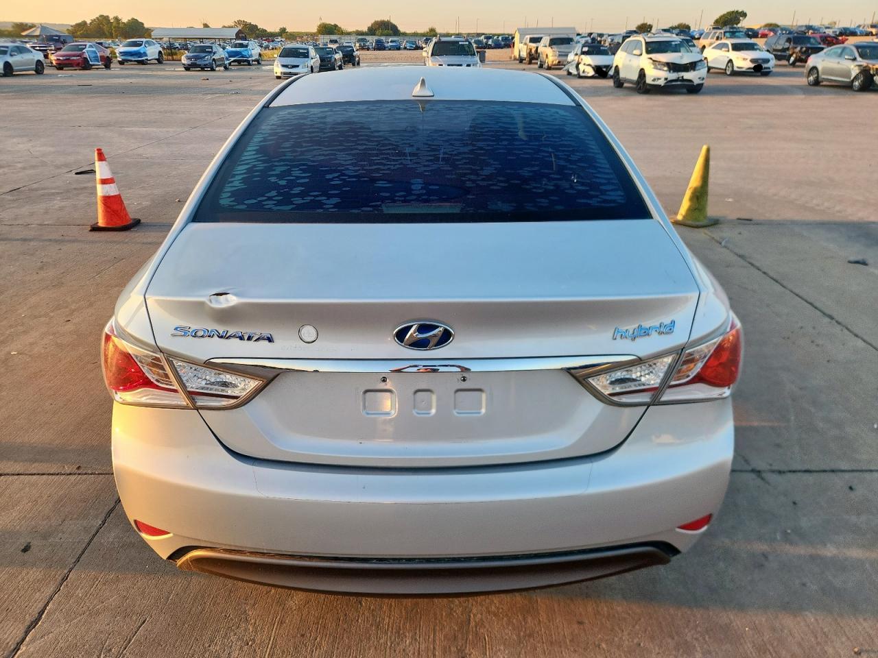 2015 Hyundai Sonata Hybrid VIN: KMHEC4A48FA137837 Lot: 81467165