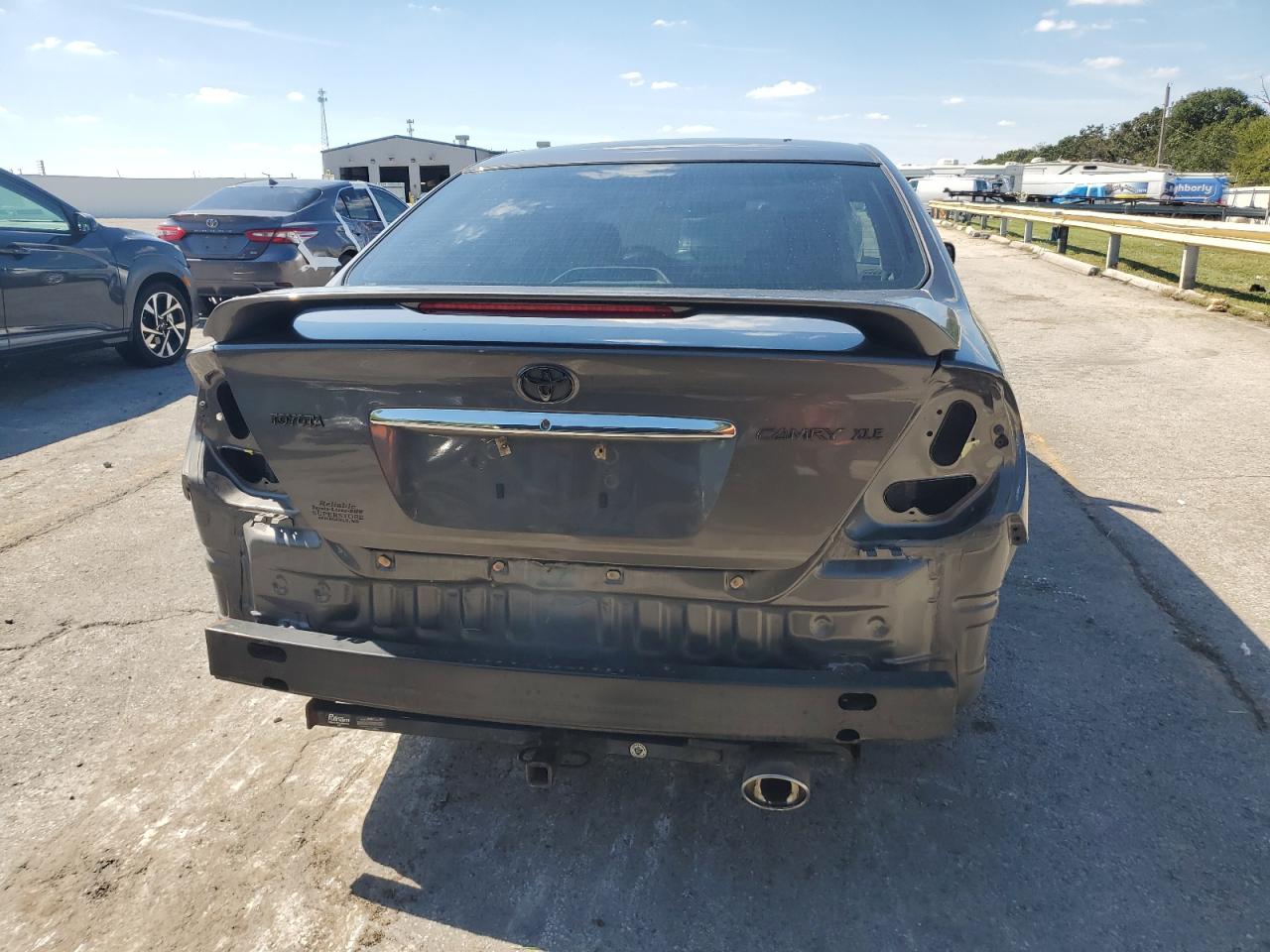 2003 Toyota Camry Le VIN: 4T1BE32K03U726024 Lot: 84419085