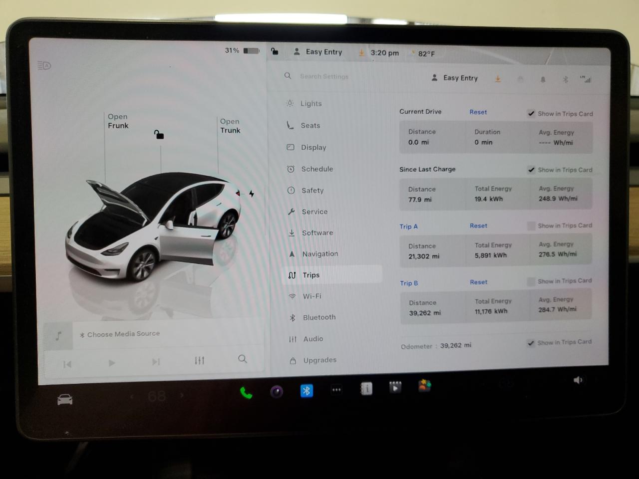 2023 Tesla Model Y VIN: 7SAYGDEE9PF685690 Lot: 71838335