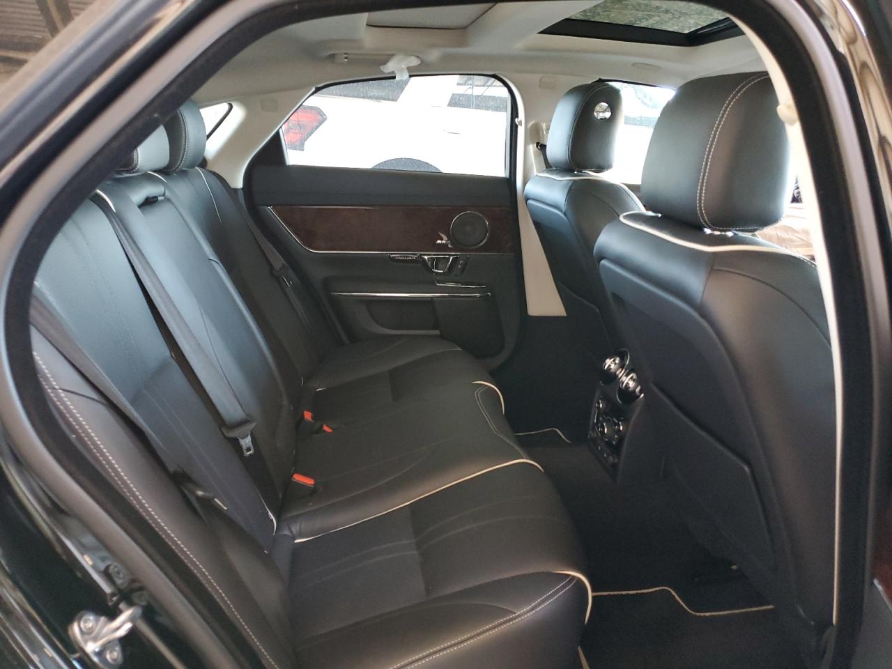 2018 Jaguar Xj R - Sport VIN: SAJWA1C77J8W14439 Lot: 71545825