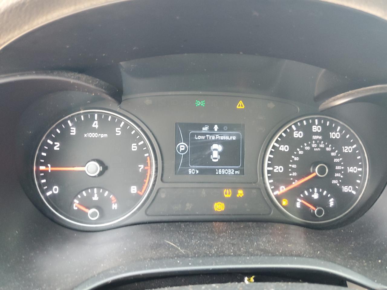 2017 Kia Optima Lx VIN: 5XXGT4L32HG135042 Lot: 80581425