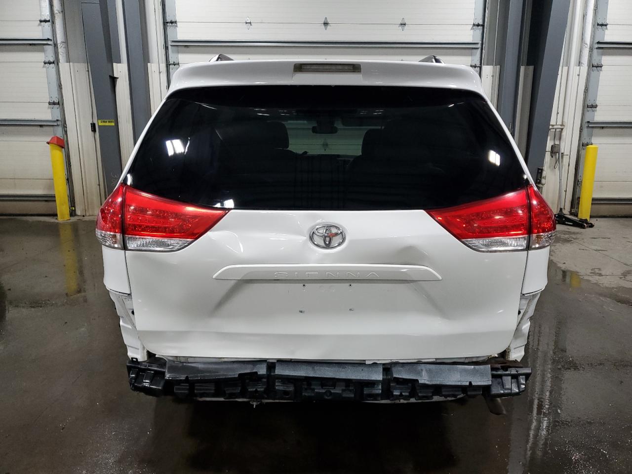 2013 Toyota Sienna Xle VIN: 5TDYK3DCXDS301834 Lot: 83844755