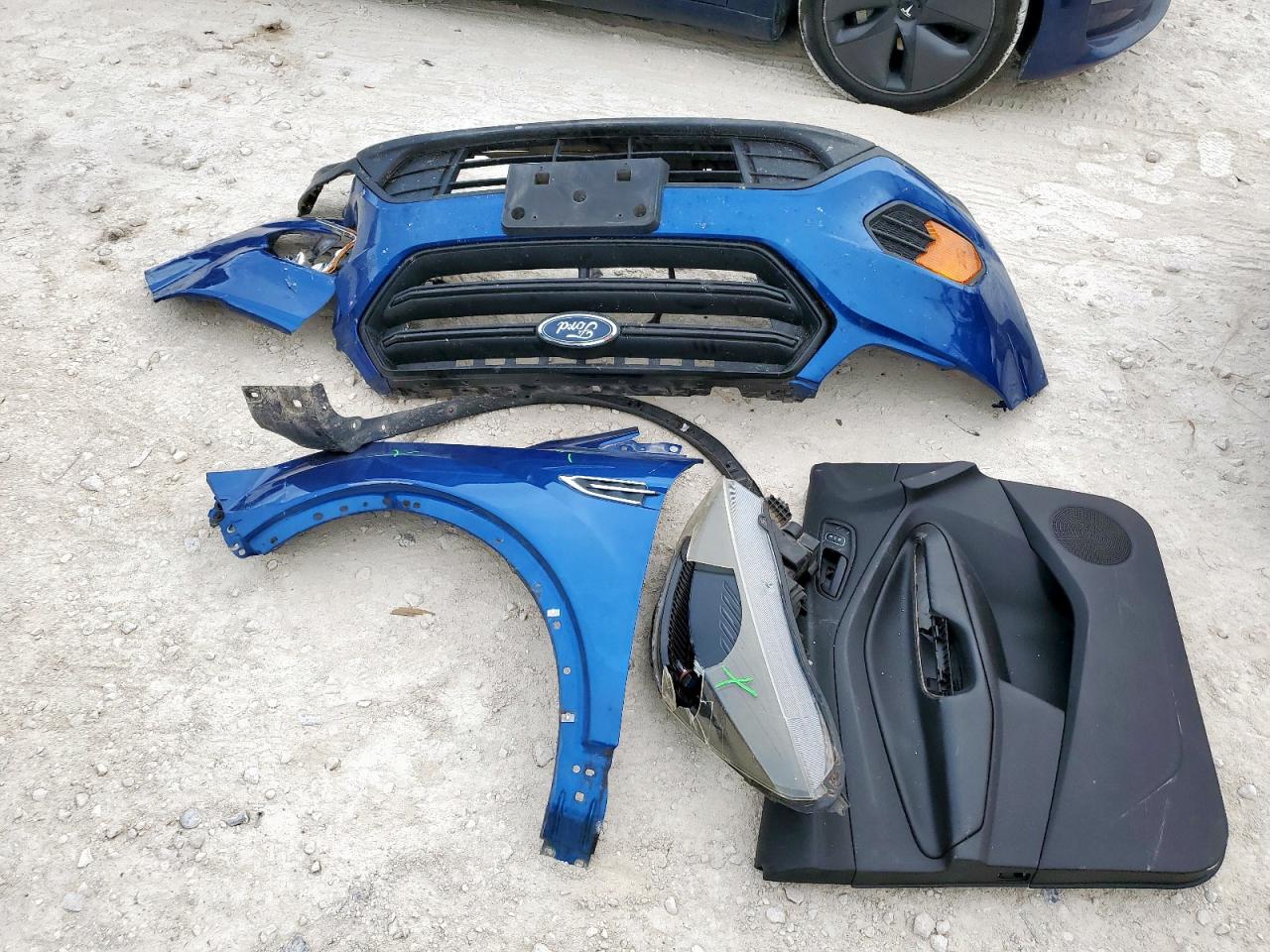 2018 Ford Escape S VIN: 1FMCU0F79JUC75779 Lot: 84235115