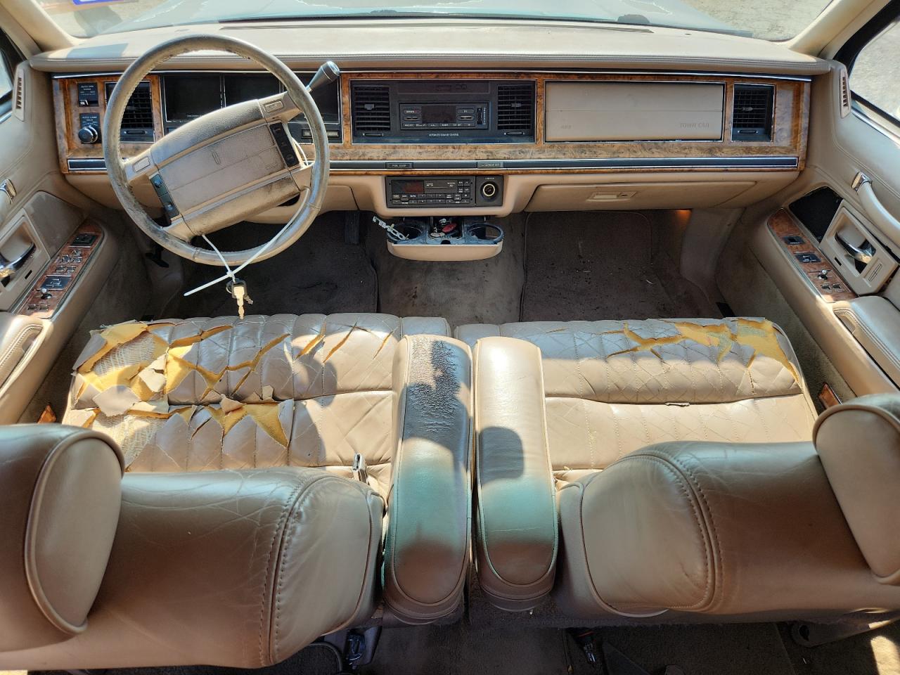 1993 Lincoln Town Car Executive VIN: 1LNLM81W5PY630400 Lot: 71265585