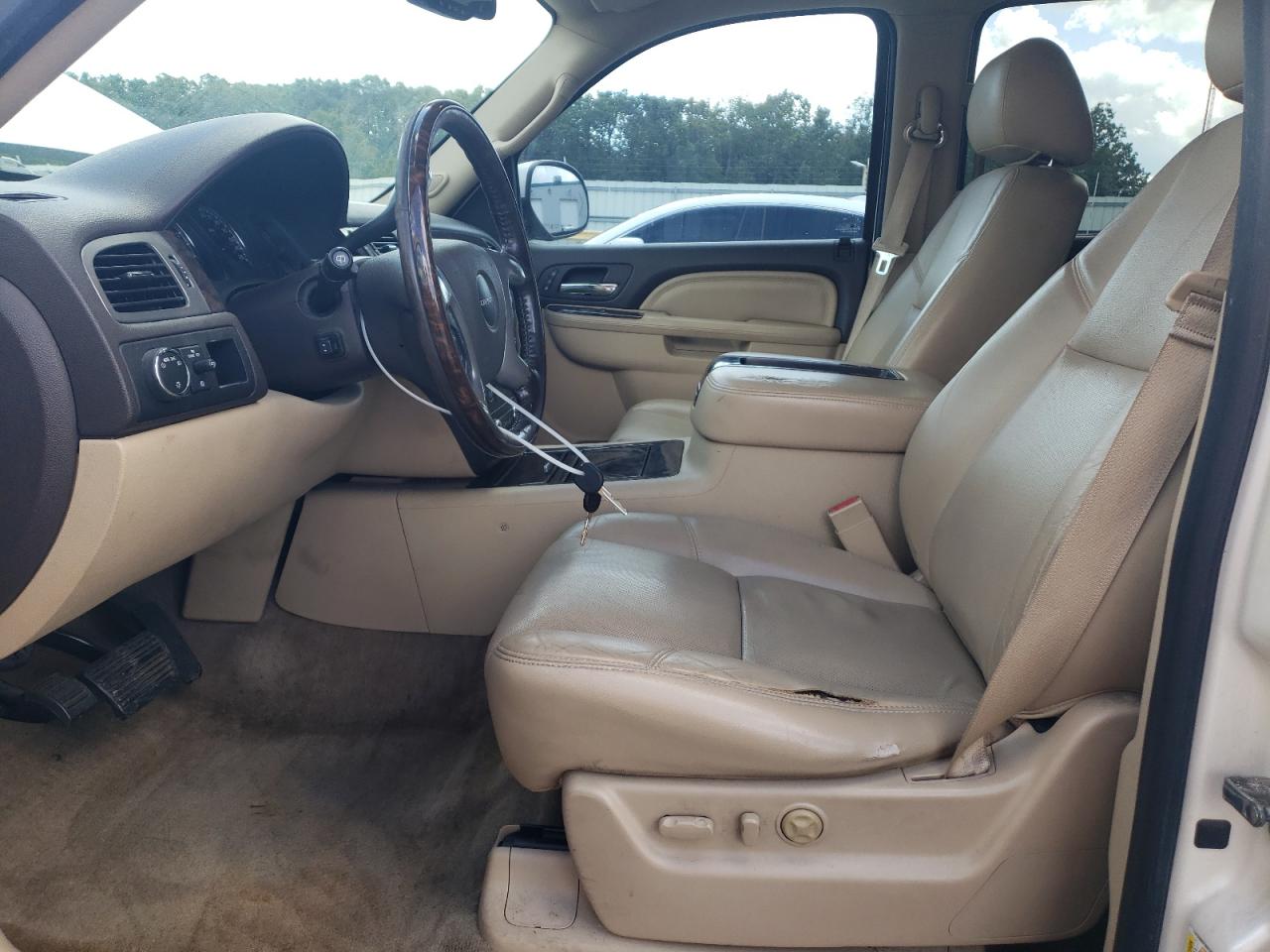 2013 GMC Yukon Xl Denali VIN: 1GKS2MEF3DR108397 Lot: 83888385