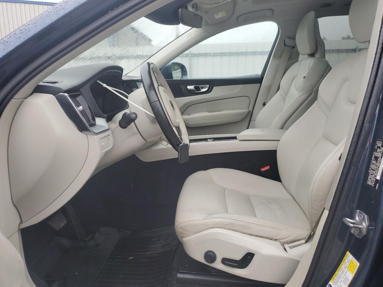 2018 Volvo Xc60 T5 Momentum VIN: YV4102RKXJ1057965 Lot: 84242645