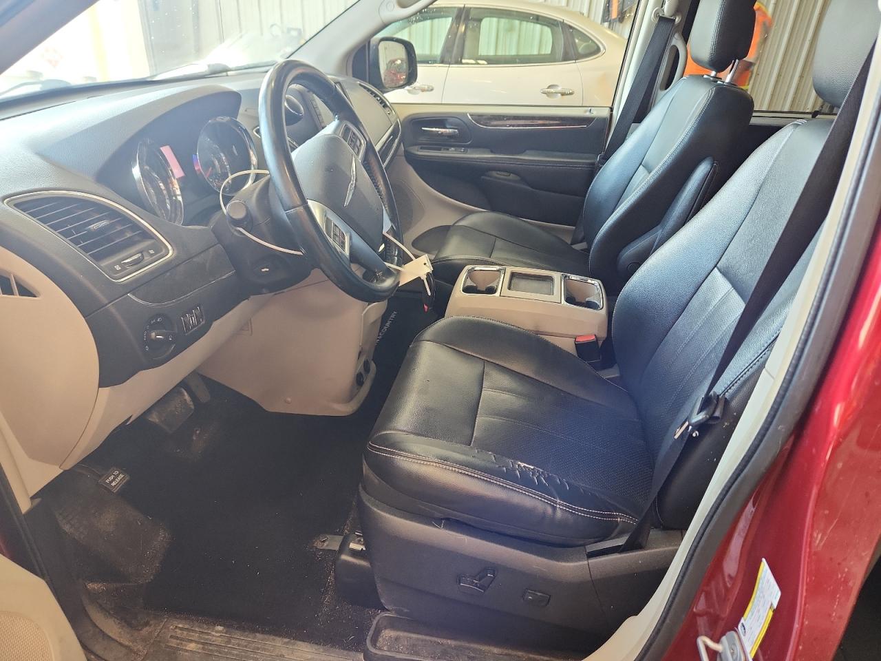 2011 Chrysler Town & Country Touring L VIN: 2A4RR8DG5BR749723 Lot: 84618105