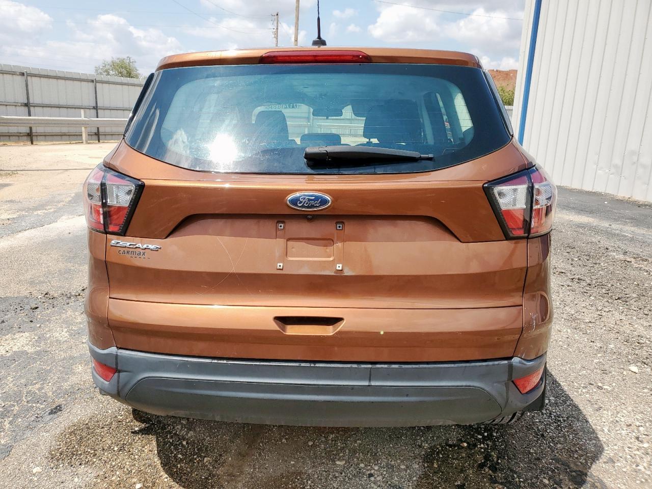 2017 Ford Escape S VIN: 1FMCU0F7XHUE04218 Lot: 71748885