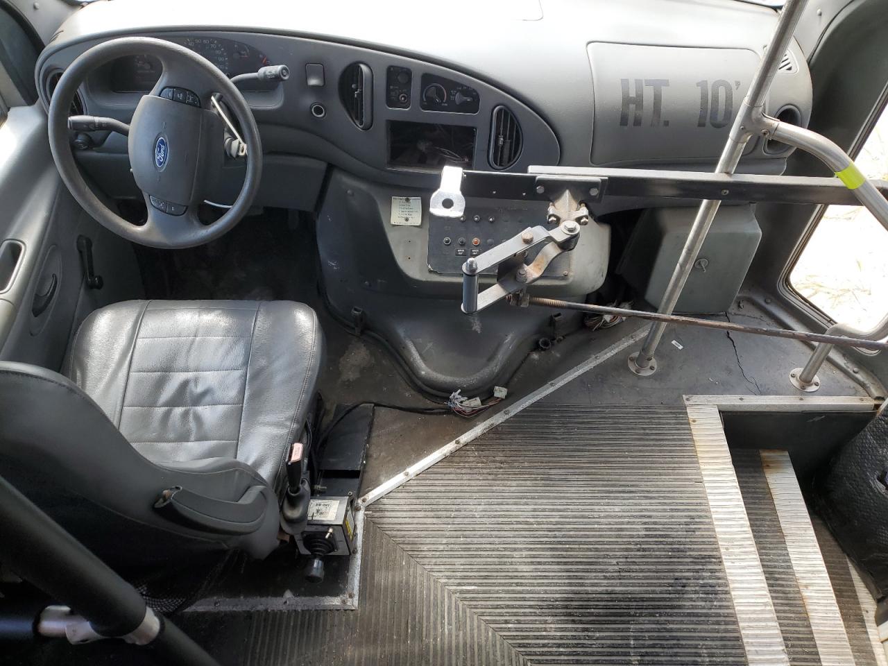 2003 Ford Econoline E450 Super Duty Cutaway Van VIN: 1FDXE45FX3HB39997 Lot: 70437695