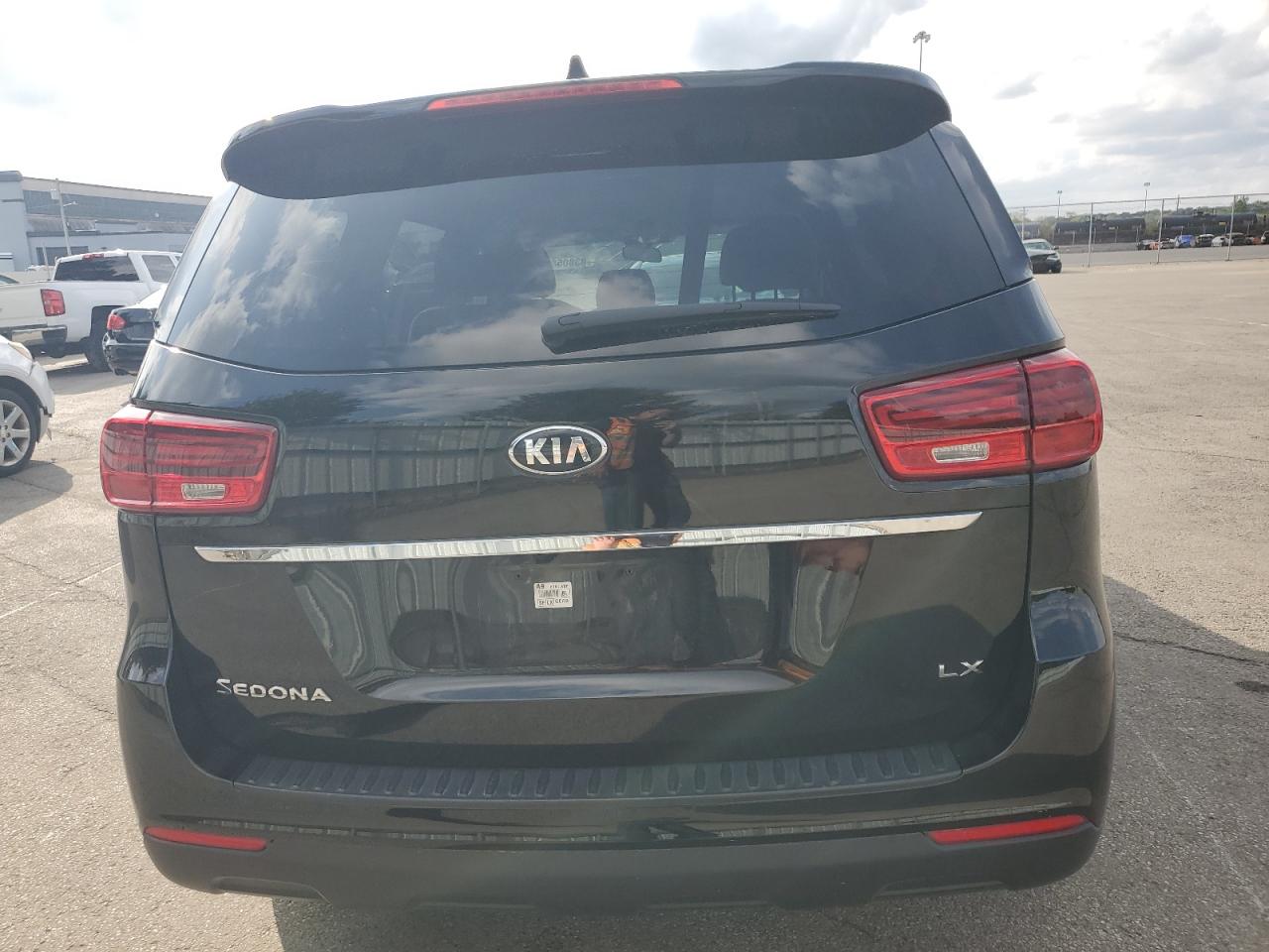 2021 Kia Sedona Lx VIN: KNDMB5C19M6662496 Lot: 83805825