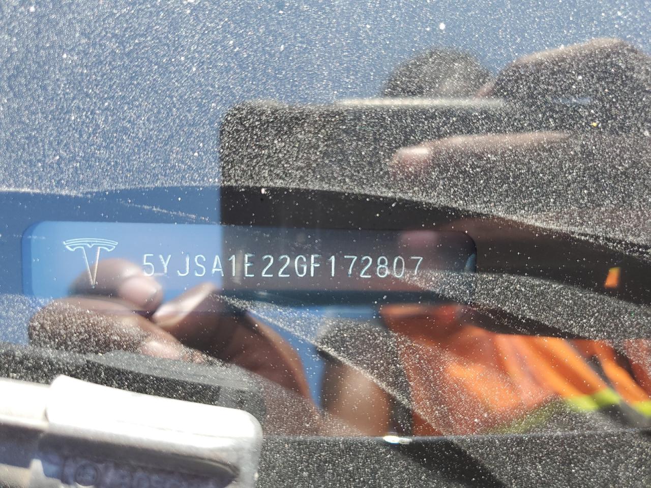 2016 Tesla Model S VIN: 5YJSA1E22GF172807 Lot: 71556535