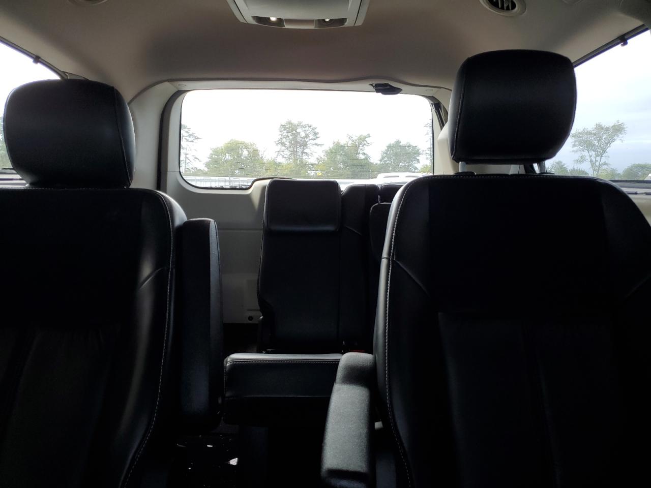 2011 Chrysler Town & Country Limited VIN: 2A4RR6DG2BR758416 Lot: 83887365